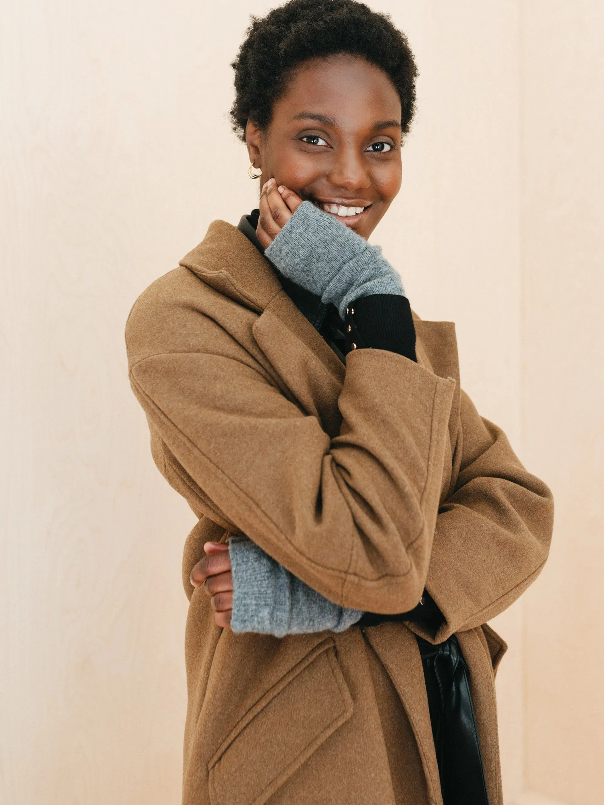 Cashmere & merino wrist warmers in charcoal melange