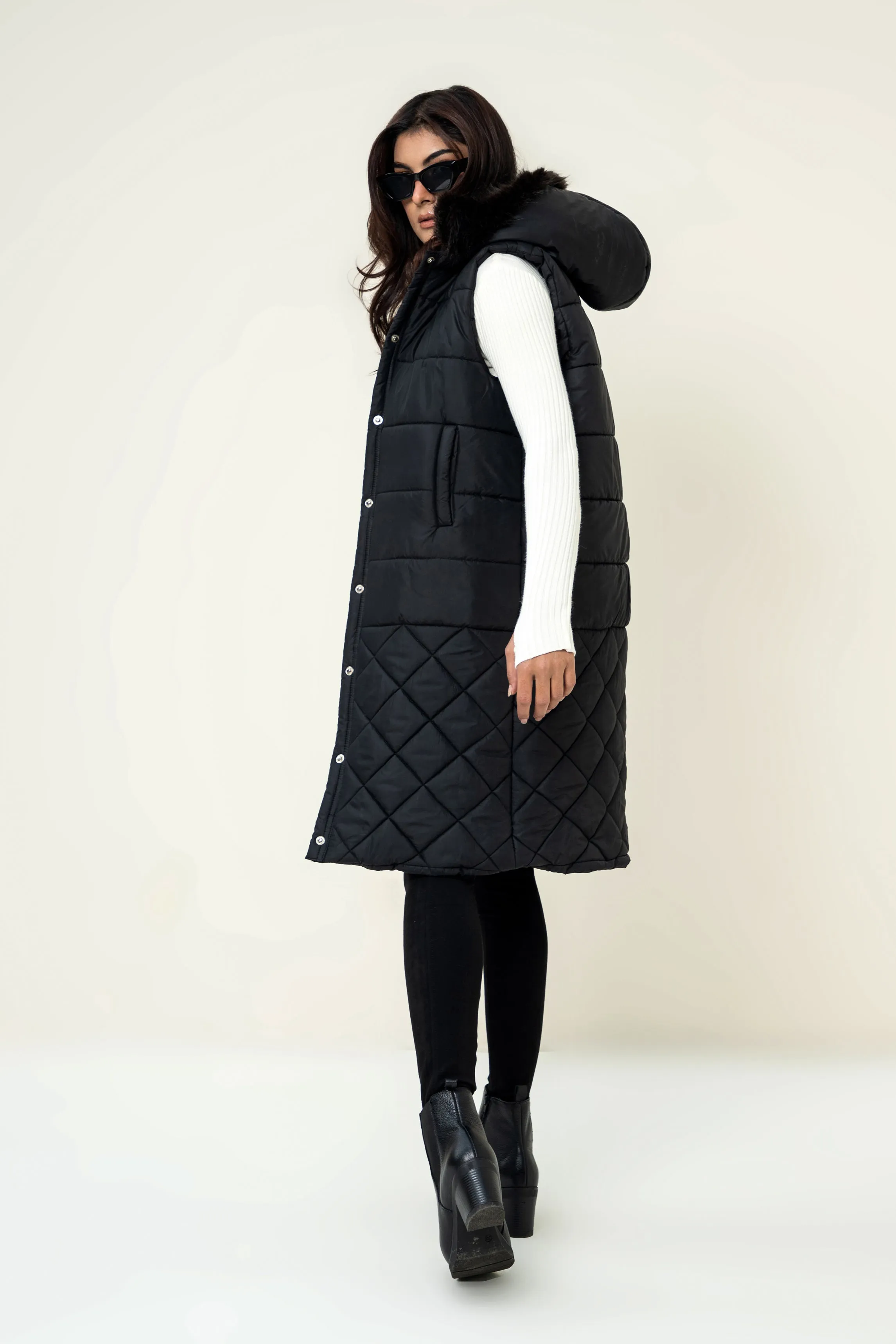 Hannah Neo Long Sleeveless Jacket with Fur hoodie Black